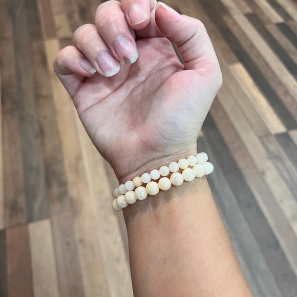 Elegant Cream Beaded Bracelet Set - Picture 4 of 6